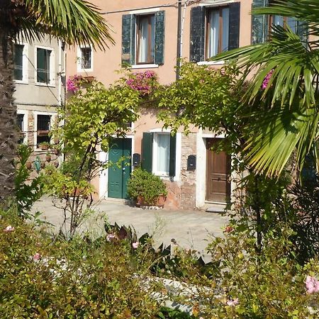 Sestiere Dorsoduro, A Due Passi Da Zattere Apartment Venice Luaran gambar