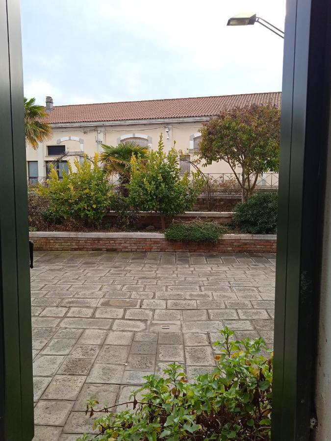 Sestiere Dorsoduro, A Due Passi Da Zattere Apartment Venice Luaran gambar